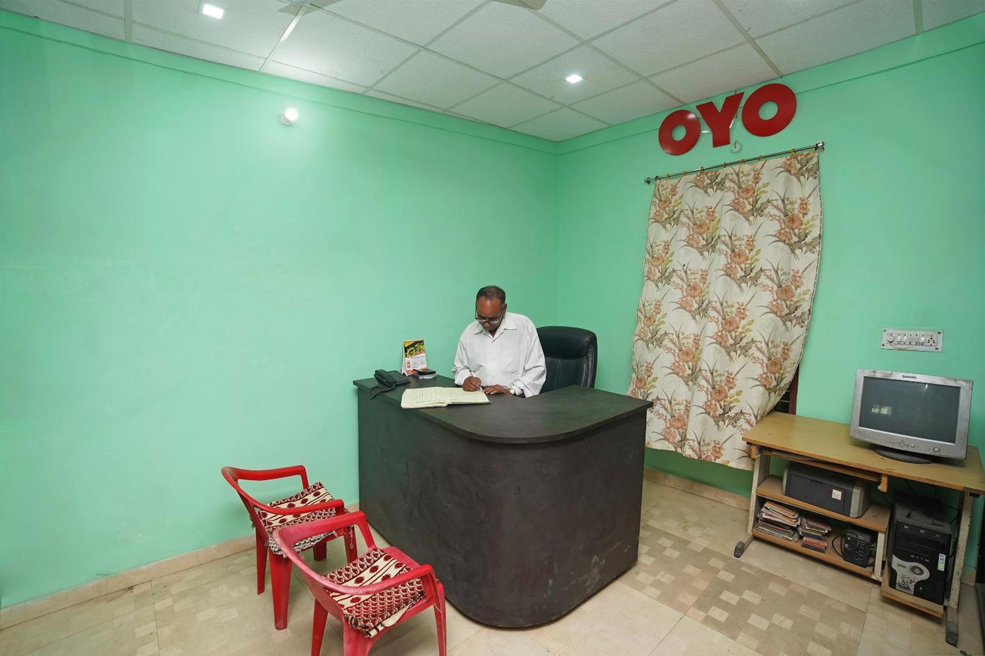 OYO Flagship 28639 Paras Guest House&Restaurant Haldwāni Extérieur photo