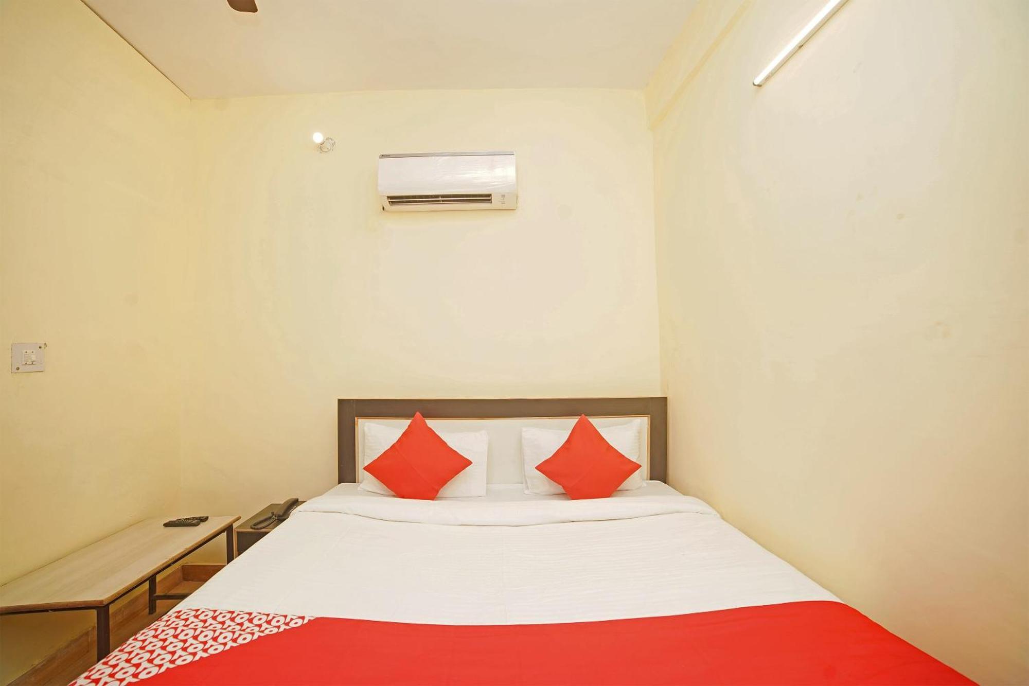 OYO Flagship 28639 Paras Guest House&Restaurant Haldwāni Extérieur photo